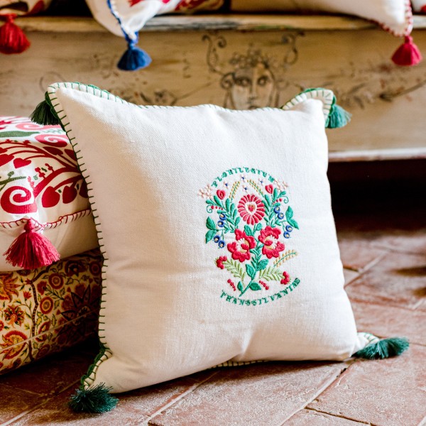 TRANSSILVANIAE FLORILEGIUM Linen Embroidered Cushion
