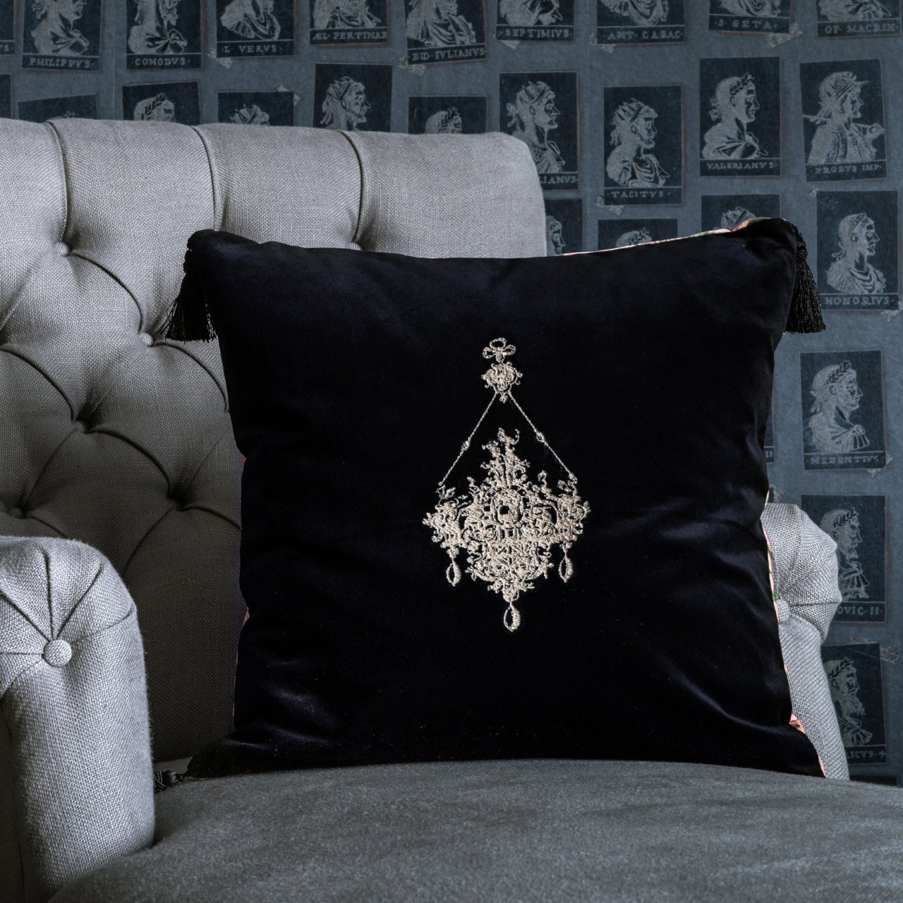 GEMME EMBROIDERY Velvet Embroidered Cushion